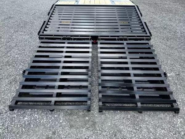 Big Tex 8.5 x 25 Gooseneck Deckover Equipment Trailer - Image 4