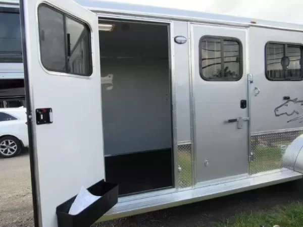 Homesteader Stallion 3 Horse Gooseneck Trailer – Slant Load - Image 6