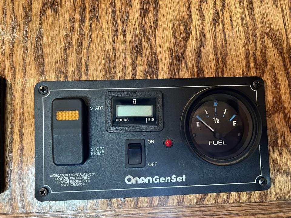 2009 Platinum Coach 3 Horse 16' LQ | Outlaw Conversion Horse Trailer with Slide 3 2009 Platinum Coach 3 Horse 16' LQ | Outlaw Conversion Horse Trailer with Slide - Image 3