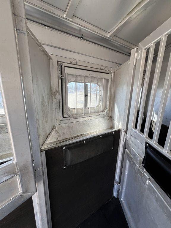 2009 Platinum Coach 3 Horse 16' LQ | Outlaw Conversion Horse Trailer with Slide 30 2009 Platinum Coach 3 Horse 16' LQ | Outlaw Conversion Horse Trailer with Slide - Image 30