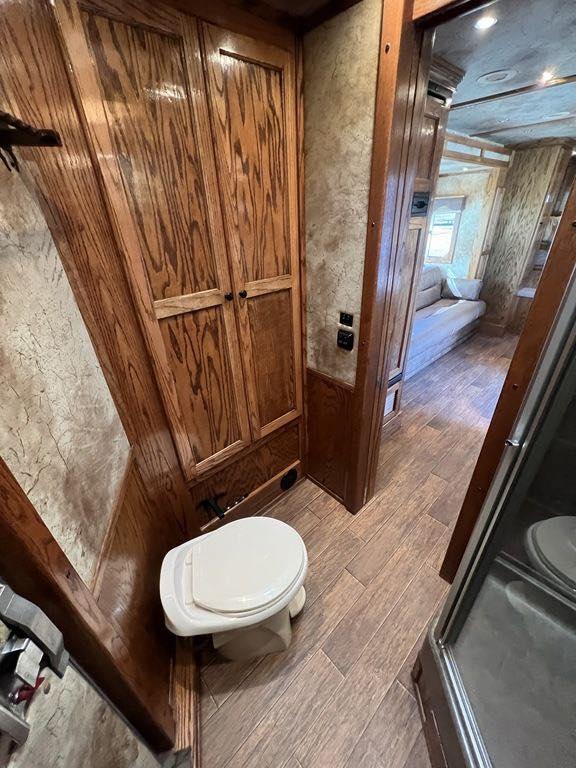 2009 Platinum Coach 3 Horse 16' LQ | Outlaw Conversion Horse Trailer with Slide 6 2009 Platinum Coach 3 Horse 16' LQ | Outlaw Conversion Horse Trailer with Slide - Image 6