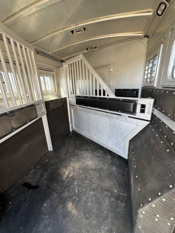 2009 Platinum Coach 3 Horse 16' LQ | Outlaw Conversion Horse Trailer with Slide 31 2009 Platinum Coach 3 Horse 16' LQ | Outlaw Conversion Horse Trailer with Slide - Image 31