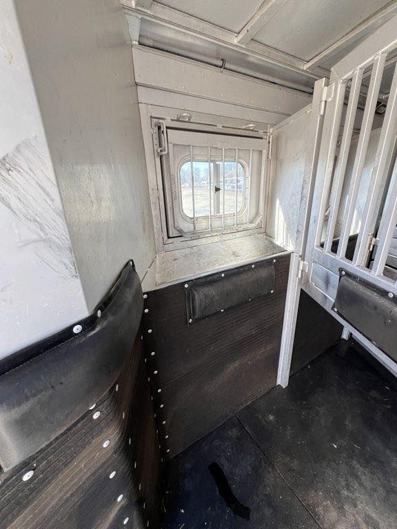 2009 Platinum Coach 3 Horse 16' LQ | Outlaw Conversion Horse Trailer with Slide 32 2009 Platinum Coach 3 Horse 16' LQ | Outlaw Conversion Horse Trailer with Slide - Image 32