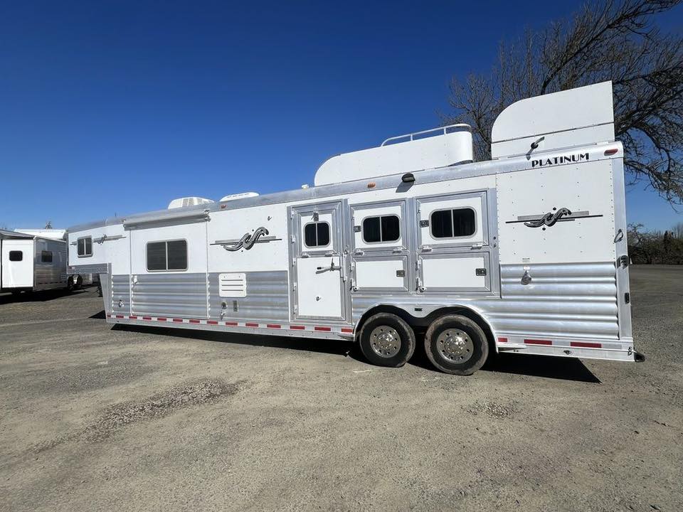 2009 Platinum Coach 3 Horse 16' LQ | Outlaw Conversion Horse Trailer with Slide 42 2009 Platinum Coach 3 Horse 16' LQ | Outlaw Conversion Horse Trailer with Slide - Image 42