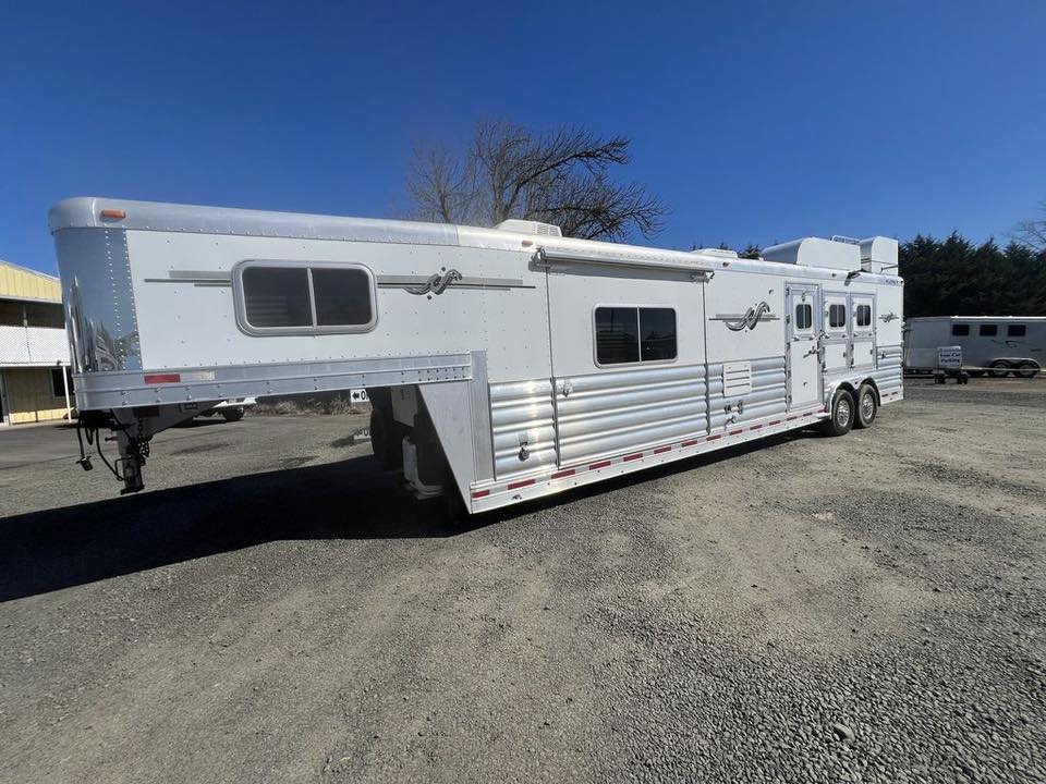 2009 Platinum Coach 3 Horse 16' LQ | Outlaw Conversion Horse Trailer with Slide 47 2009 Platinum Coach 3 Horse 16' LQ | Outlaw Conversion Horse Trailer with Slide - Image 47