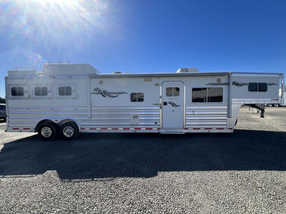 2009 Platinum Coach 3 Horse 16' LQ | Outlaw Conversion Horse Trailer with Slide 45 2009 Platinum Coach 3 Horse 16' LQ | Outlaw Conversion Horse Trailer with Slide - Image 45