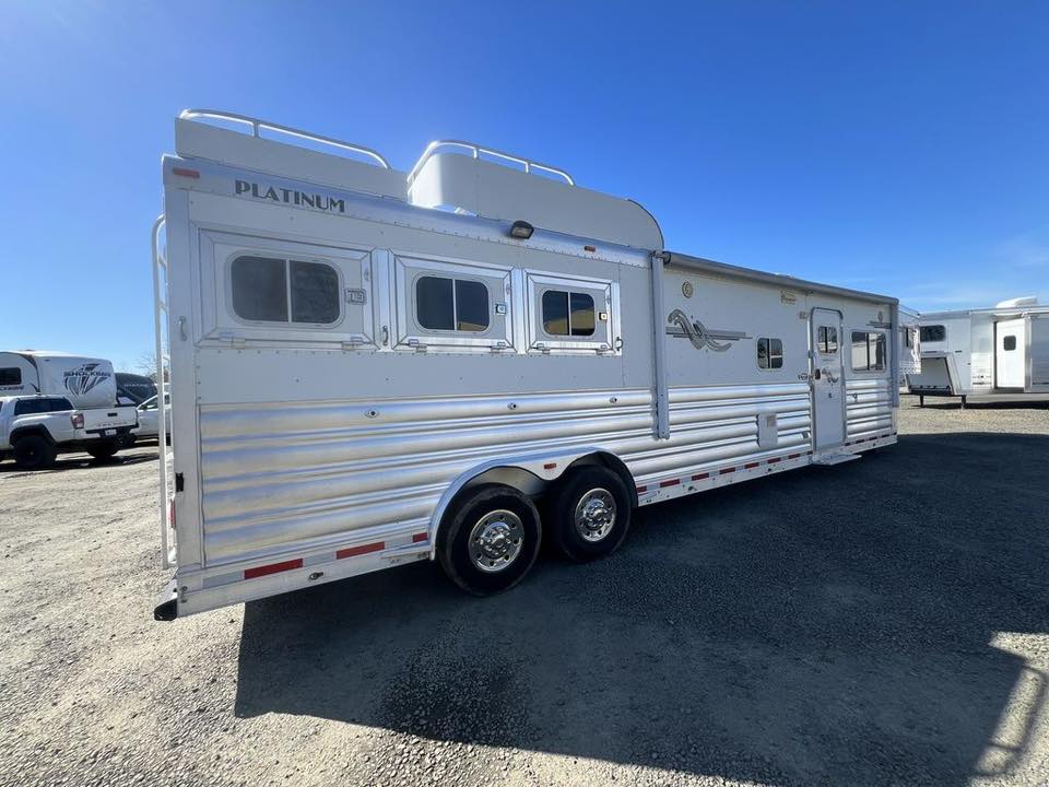 2009 Platinum Coach 3 Horse 16' LQ | Outlaw Conversion Horse Trailer with Slide 44 2009 Platinum Coach 3 Horse 16' LQ | Outlaw Conversion Horse Trailer with Slide - Image 44