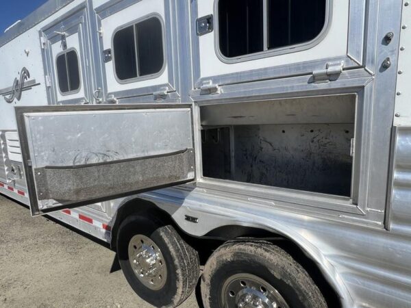 2009 Platinum Coach 3 Horse 16' LQ | Outlaw Conversion Horse Trailer with Slide 40 2009 Platinum Coach 3 Horse 16' LQ | Outlaw Conversion Horse Trailer with Slide - Image 40