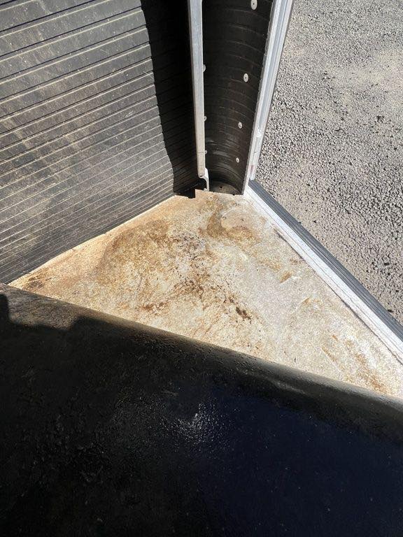 2009 Platinum Coach 3 Horse 16' LQ | Outlaw Conversion Horse Trailer with Slide 26 2009 Platinum Coach 3 Horse 16' LQ | Outlaw Conversion Horse Trailer with Slide - Image 26