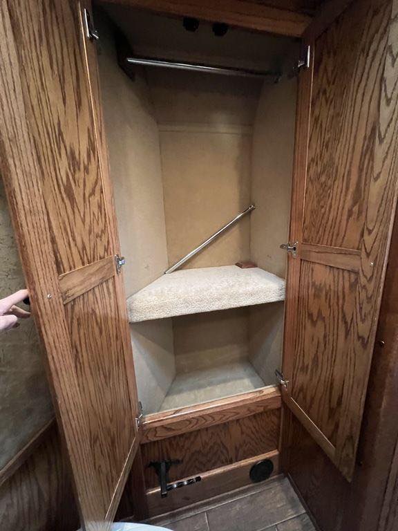 2009 Platinum Coach 3 Horse 16' LQ | Outlaw Conversion Horse Trailer with Slide 5 2009 Platinum Coach 3 Horse 16' LQ | Outlaw Conversion Horse Trailer with Slide - Image 5