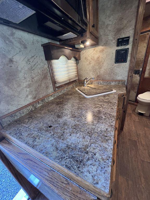 2009 Platinum Coach 3 Horse 16' LQ | Outlaw Conversion Horse Trailer with Slide 13 2009 Platinum Coach 3 Horse 16' LQ | Outlaw Conversion Horse Trailer with Slide - Image 13