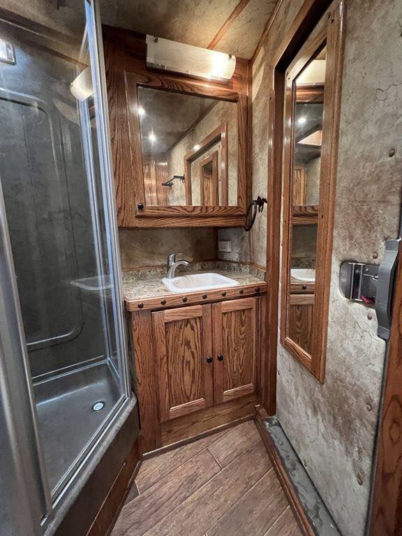 2009 Platinum Coach 3 Horse 16' LQ | Outlaw Conversion Horse Trailer with Slide 9 2009 Platinum Coach 3 Horse 16' LQ | Outlaw Conversion Horse Trailer with Slide - Image 9