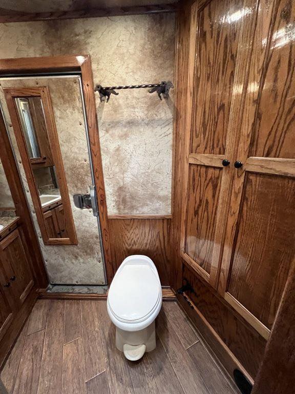 2009 Platinum Coach 3 Horse 16' LQ | Outlaw Conversion Horse Trailer with Slide 10 2009 Platinum Coach 3 Horse 16' LQ | Outlaw Conversion Horse Trailer with Slide - Image 10