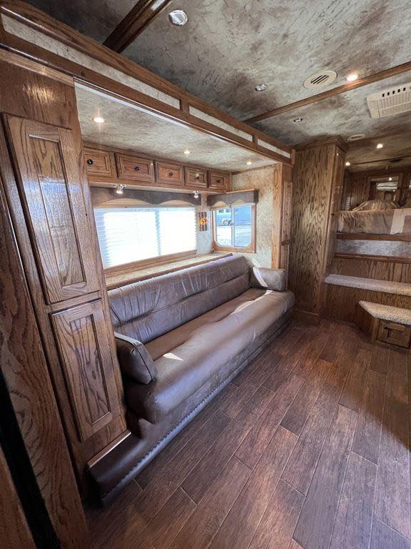 2009 Platinum Coach 3 Horse 16' LQ | Outlaw Conversion Horse Trailer with Slide 23 2009 Platinum Coach 3 Horse 16' LQ | Outlaw Conversion Horse Trailer with Slide - Image 23