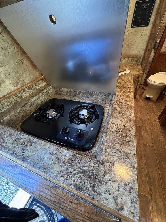 2009 Platinum Coach 3 Horse 16' LQ | Outlaw Conversion Horse Trailer with Slide 12 2009 Platinum Coach 3 Horse 16' LQ | Outlaw Conversion Horse Trailer with Slide - Image 12