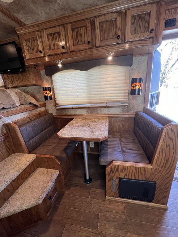 2009 Platinum Coach 3 Horse 16' LQ | Outlaw Conversion Horse Trailer with Slide 16 2009 Platinum Coach 3 Horse 16' LQ | Outlaw Conversion Horse Trailer with Slide - Image 16