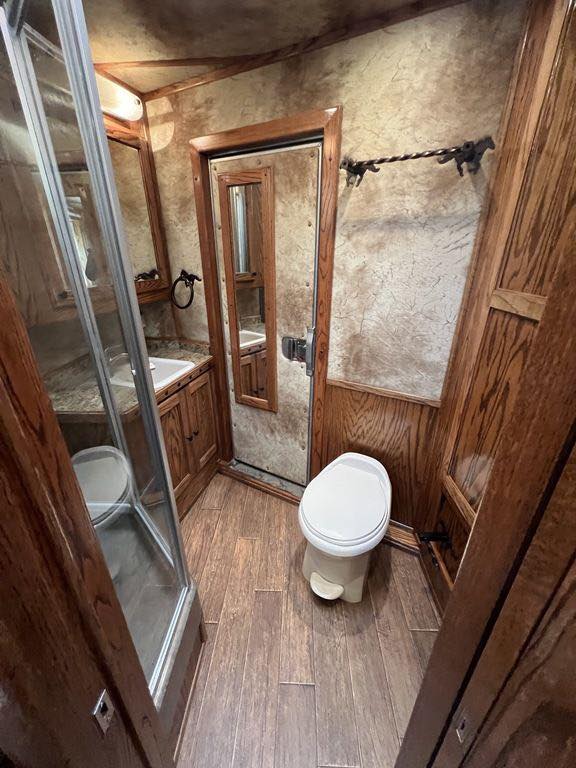 2009 Platinum Coach 3 Horse 16' LQ | Outlaw Conversion Horse Trailer with Slide 11 2009 Platinum Coach 3 Horse 16' LQ | Outlaw Conversion Horse Trailer with Slide - Image 11