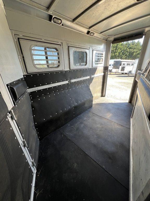 2009 Platinum Coach 3 Horse 16' LQ | Outlaw Conversion Horse Trailer with Slide 27 2009 Platinum Coach 3 Horse 16' LQ | Outlaw Conversion Horse Trailer with Slide - Image 27