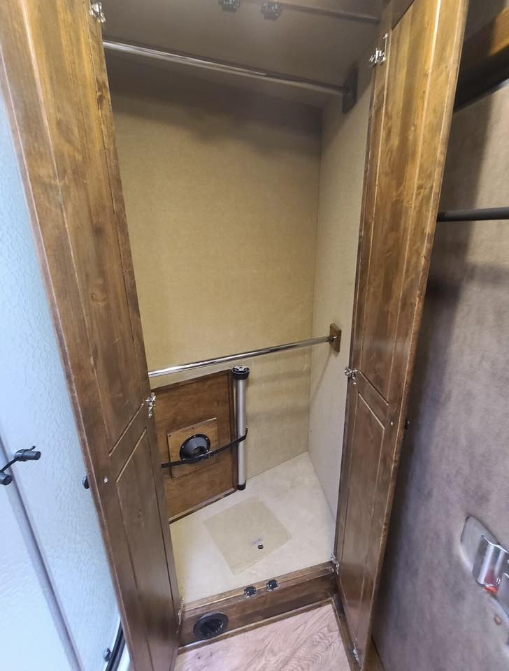 2017 Platinum Coach 4 Horse Trailer 12'8" LQ | Outlaw Conversion 27 2017 Platinum Coach 4 Horse Trailer 12'8" LQ | Outlaw Conversion - Image 27