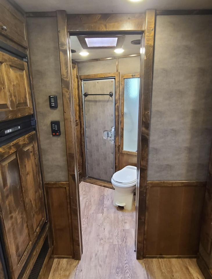 2017 Platinum Coach 4 Horse Trailer 12'8" LQ | Outlaw Conversion 11 2017 Platinum Coach 4 Horse Trailer 12'8" LQ | Outlaw Conversion - Image 11