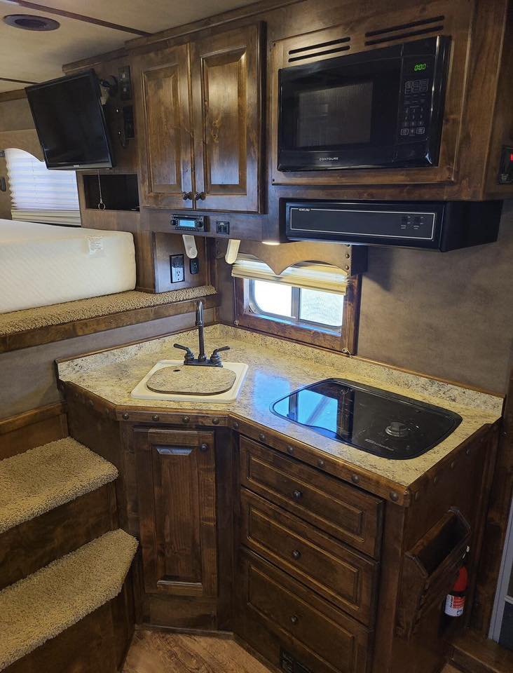 2017 Platinum Coach 4 Horse Trailer 12'8" LQ | Outlaw Conversion 5 2017 Platinum Coach 4 Horse Trailer 12'8" LQ | Outlaw Conversion - Image 5