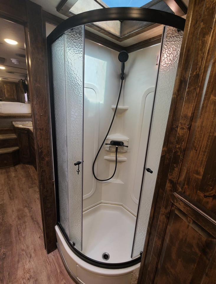 2017 Platinum Coach 4 Horse Trailer 12'8" LQ | Outlaw Conversion 12 2017 Platinum Coach 4 Horse Trailer 12'8" LQ | Outlaw Conversion - Image 12
