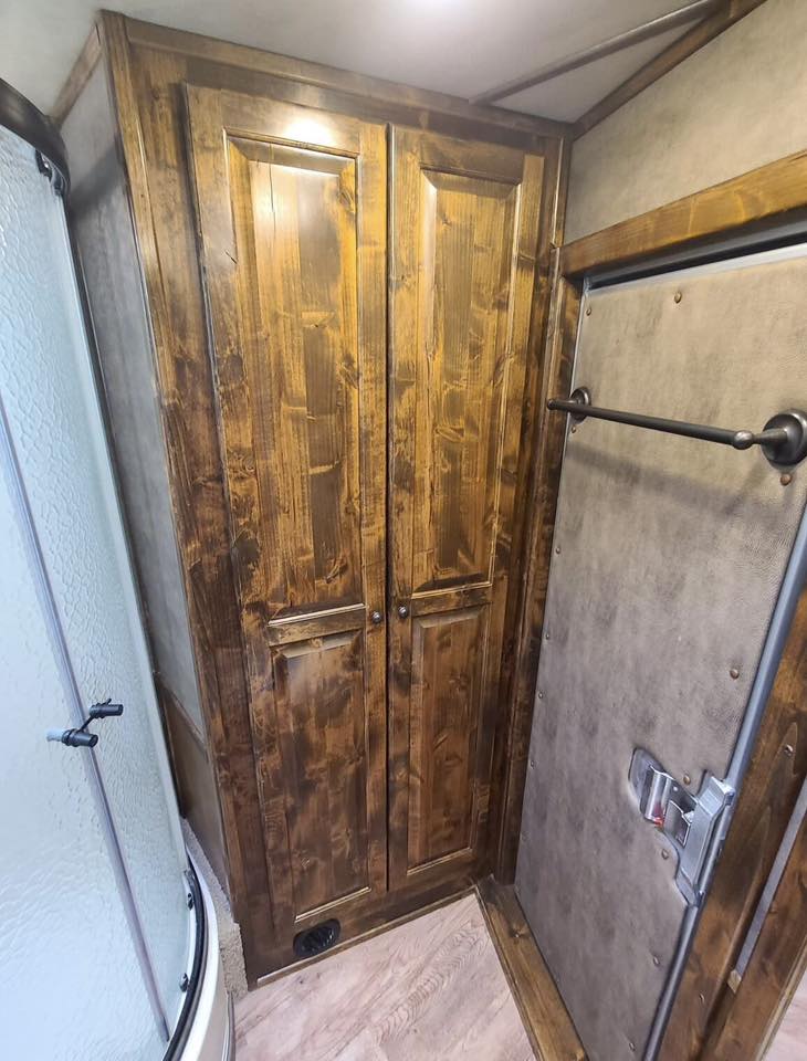 2017 Platinum Coach 4 Horse Trailer 12'8" LQ | Outlaw Conversion 13 2017 Platinum Coach 4 Horse Trailer 12'8" LQ | Outlaw Conversion - Image 13