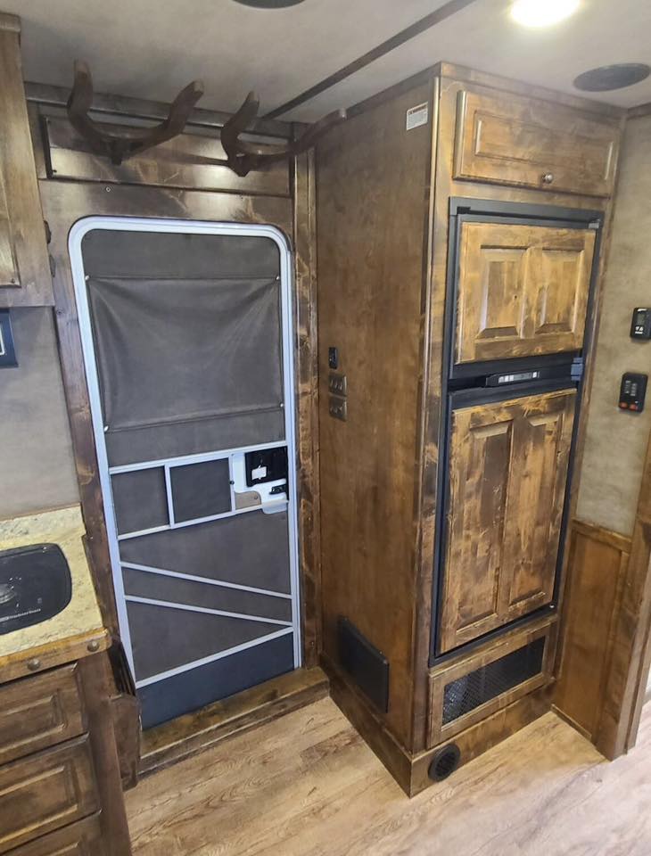 2017 Platinum Coach 4 Horse Trailer 12'8" LQ | Outlaw Conversion 7 2017 Platinum Coach 4 Horse Trailer 12'8" LQ | Outlaw Conversion - Image 7