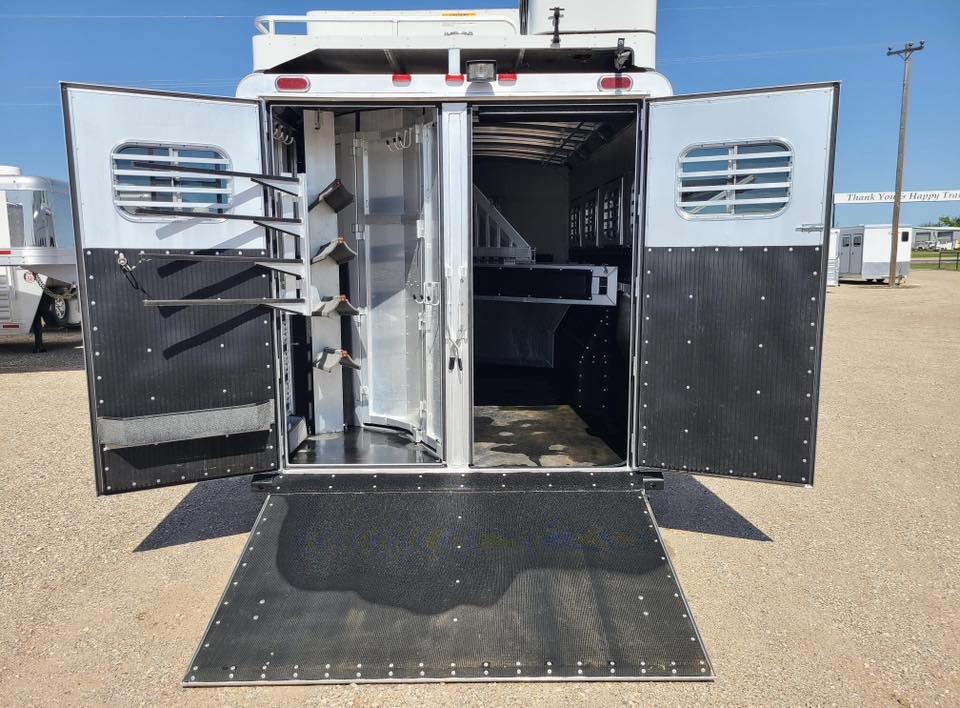 2017 Platinum Coach 4 Horse Trailer 12'8" LQ | Outlaw Conversion 17 2017 Platinum Coach 4 Horse Trailer 12'8" LQ | Outlaw Conversion - Image 17