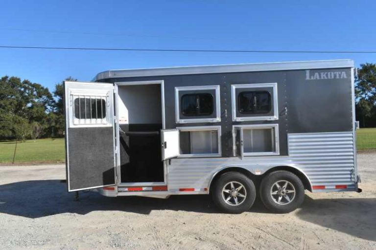 Used 2018 Lakota 83HBPSL 3 Horse Trailer LQ w Slide 5 Used 2018 Lakota 83HBPSL 3 Horse Trailer LQ w Slide - Image 5