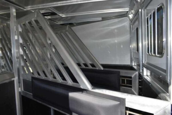 Used 2018 Lakota 83HBPSL 3 Horse Trailer LQ w Slide 7 Used 2018 Lakota 83HBPSL 3 Horse Trailer LQ w Slide - Image 7