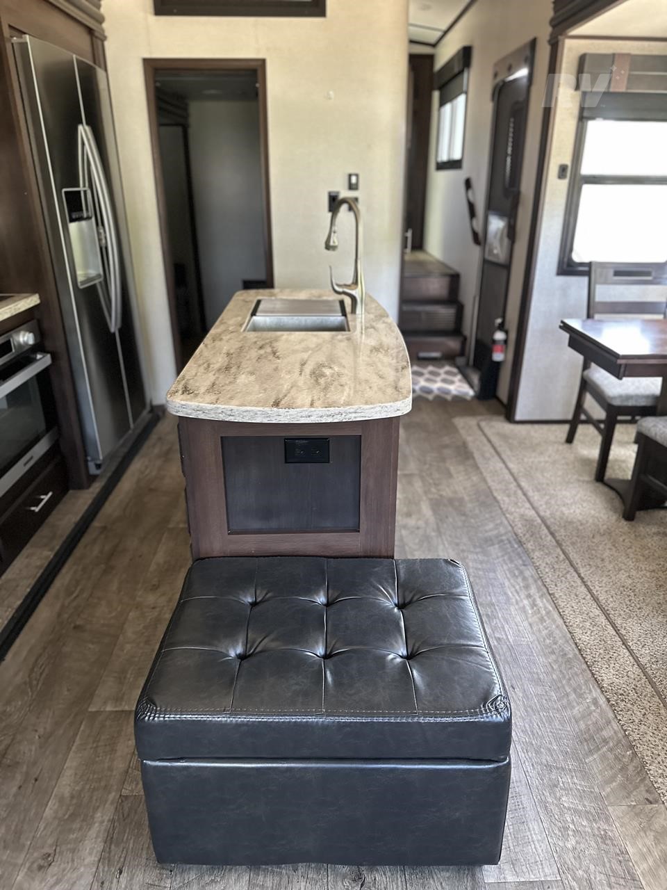 2019 Jayco North Point 377RLBH Luxury Fifth Wheel RV 14 2019 Jayco North Point 377RLBH Luxury Fifth Wheel RV - Image 14