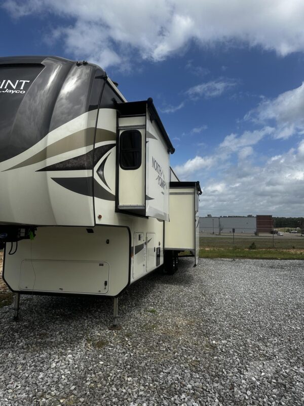 2019 Jayco North Point 377RLBH Luxury Fifth Wheel RV 21 2019 Jayco North Point 377RLBH Luxury Fifth Wheel RV - Image 21