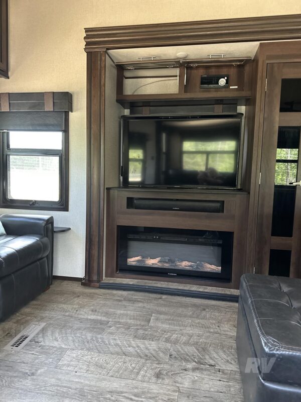 2019 Jayco North Point 377RLBH Luxury Fifth Wheel RV 16 2019 Jayco North Point 377RLBH Luxury Fifth Wheel RV - Image 16