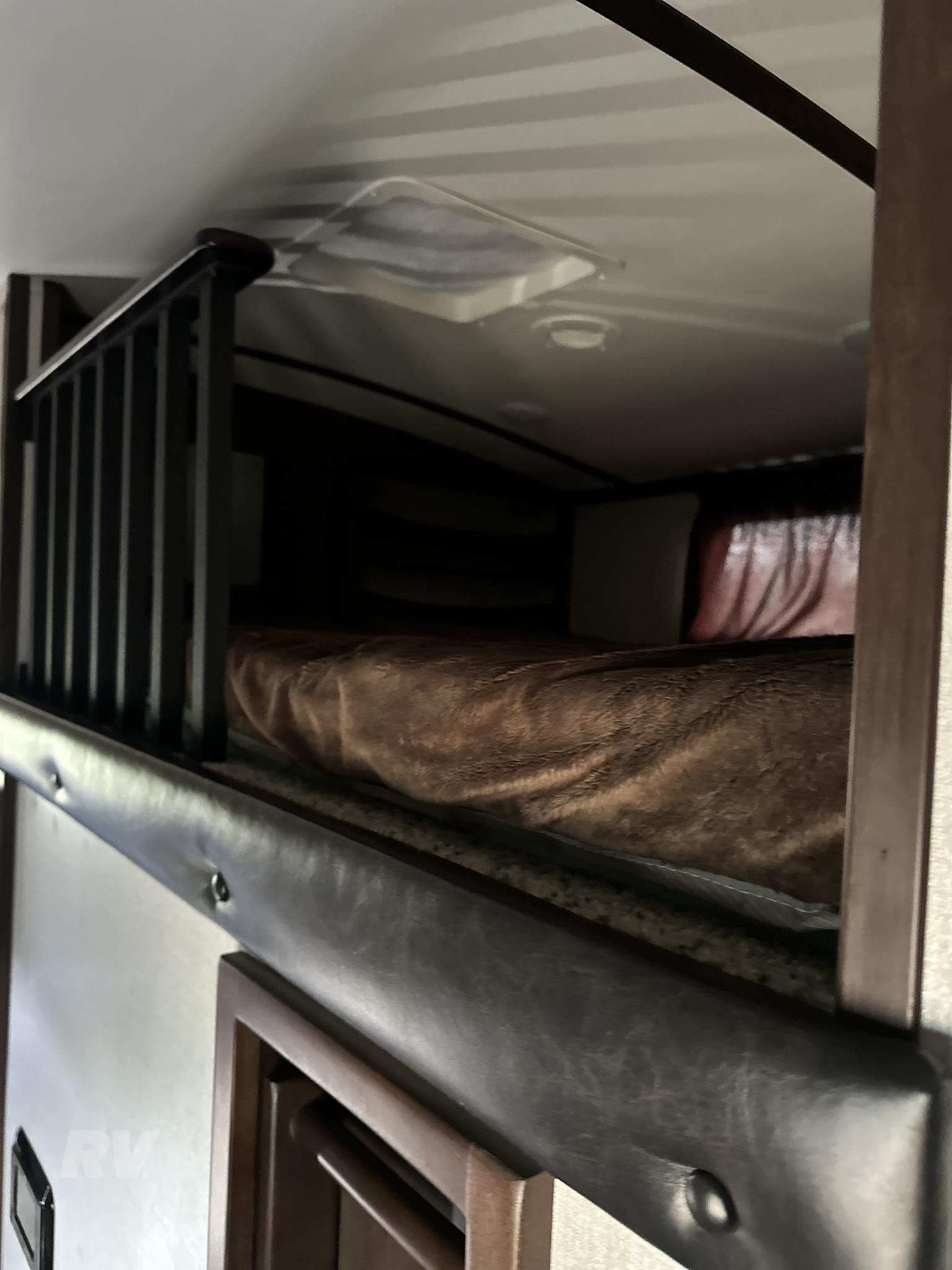 2019 Jayco North Point 377RLBH Luxury Fifth Wheel RV 3 2019 Jayco North Point 377RLBH Luxury Fifth Wheel RV - Image 3