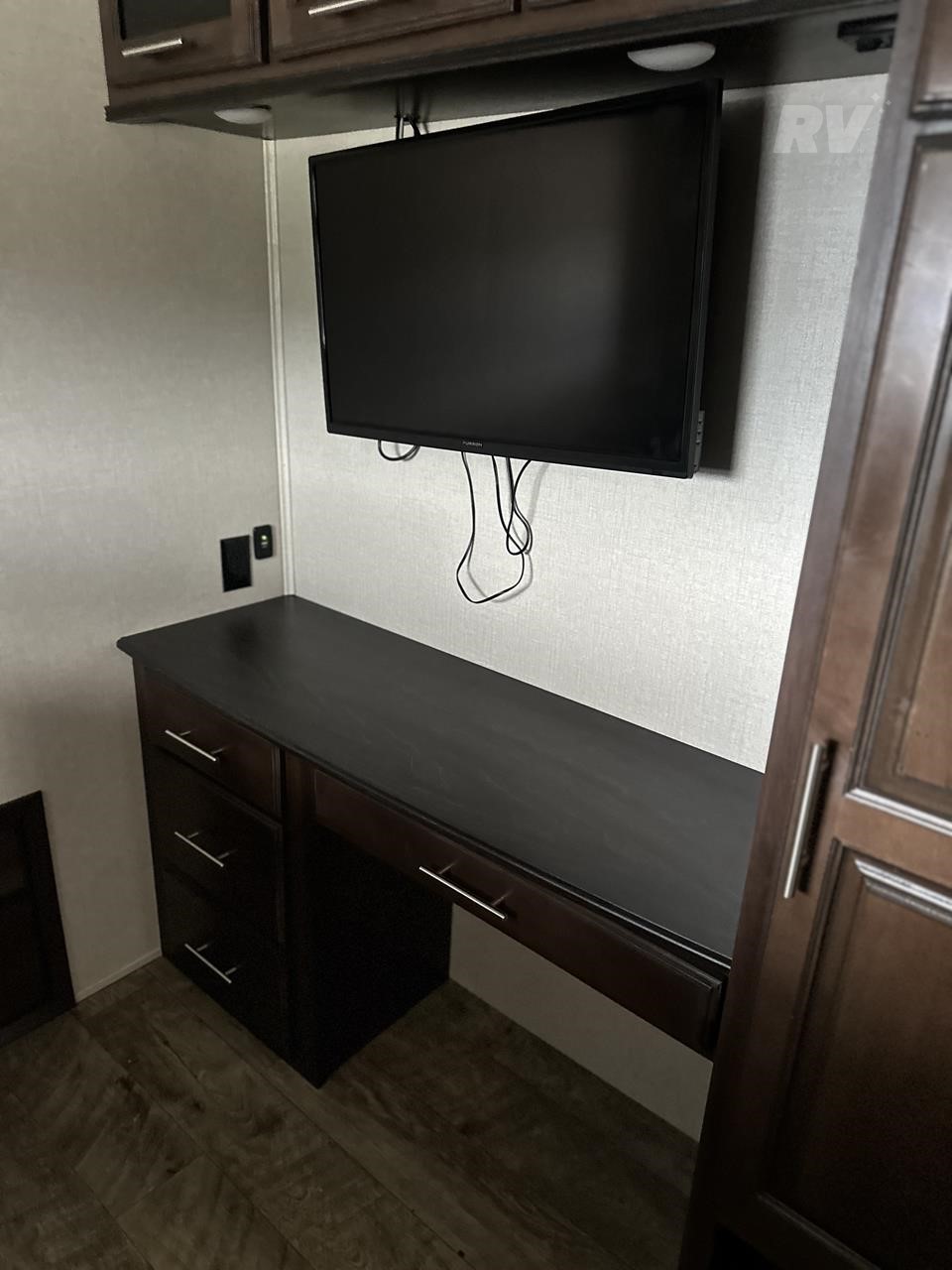 2019 Jayco North Point 377RLBH Luxury Fifth Wheel RV 10 2019 Jayco North Point 377RLBH Luxury Fifth Wheel RV - Image 10