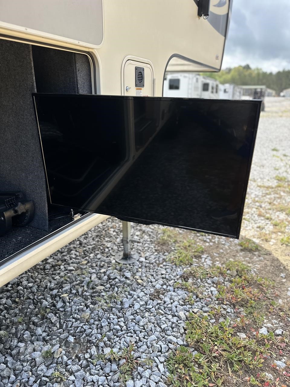 2019 Jayco North Point 377RLBH Luxury Fifth Wheel RV 19 2019 Jayco North Point 377RLBH Luxury Fifth Wheel RV - Image 19