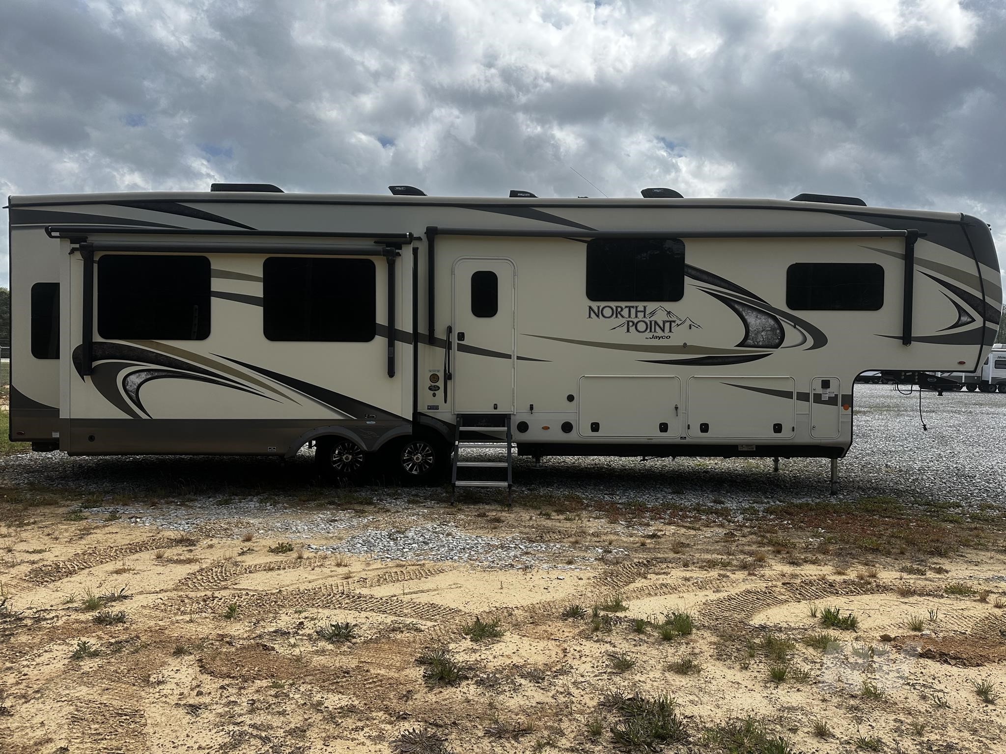 2019 Jayco North Point 377RLBH Luxury Fifth Wheel RV 1 2019 Jayco North Point 377RLBH Luxury Fifth Wheel RV