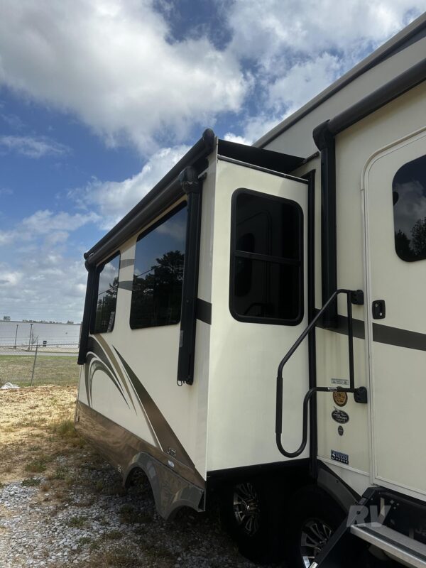 2019 Jayco North Point 377RLBH Luxury Fifth Wheel RV 20 2019 Jayco North Point 377RLBH Luxury Fifth Wheel RV - Image 20
