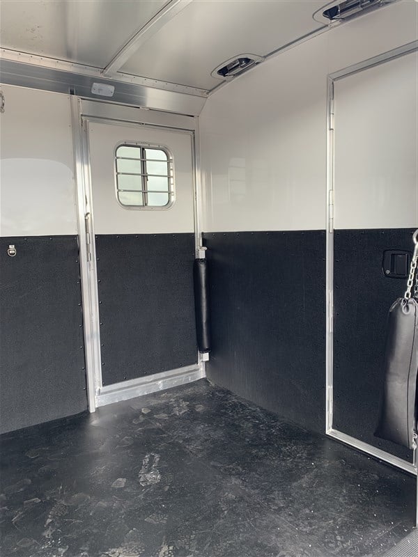 New 2024 4 Star 2+1 Warmblood Gooseneck Horse Trailer 8 New 2024 4 Star 2+1 Warmblood Gooseneck Horse Trailer - Image 8