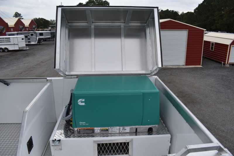 Used 2021 Lakota BigHorn 5 Horse Living Quarters Trailer w/ Bunks 3 Used 2021 Lakota BigHorn 5 Horse Living Quarters Trailer w/ Bunks - Image 3