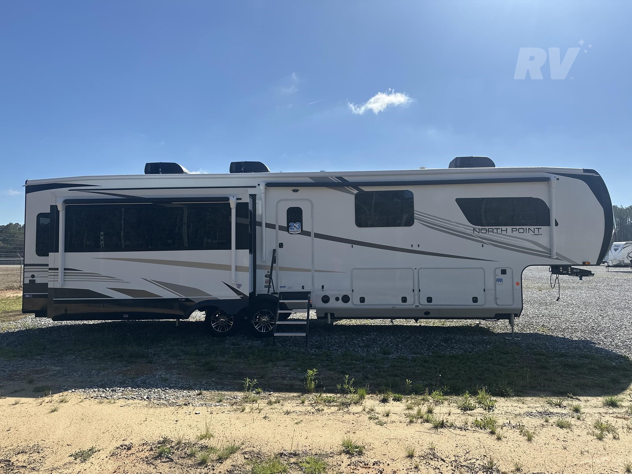 New 2025 Jayco North Point 377RLBH Luxury Bunkhouse 5th Wheel 23 New 2025 Jayco North Point 377RLBH Luxury Bunkhouse 5th Wheel - Image 23