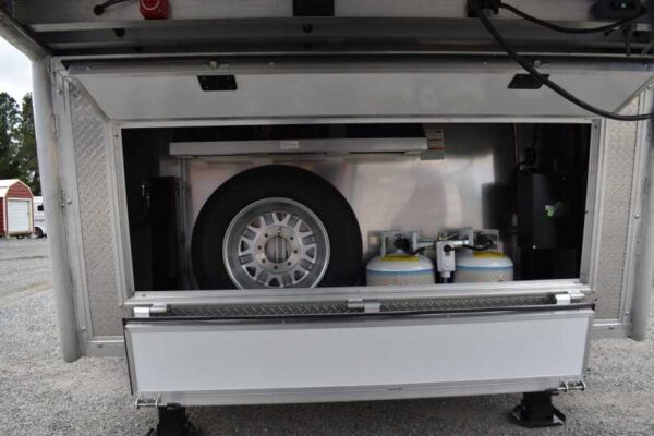 Used 2021 Lakota BigHorn 5 Horse Living Quarters Trailer w/ Bunks 36 Used 2021 Lakota BigHorn 5 Horse Living Quarters Trailer w/ Bunks - Image 36