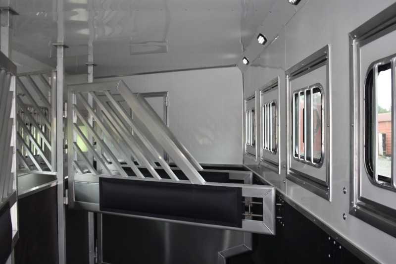 Used 2021 Lakota BigHorn 5 Horse Living Quarters Trailer w/ Bunks 7 Used 2021 Lakota BigHorn 5 Horse Living Quarters Trailer w/ Bunks - Image 7