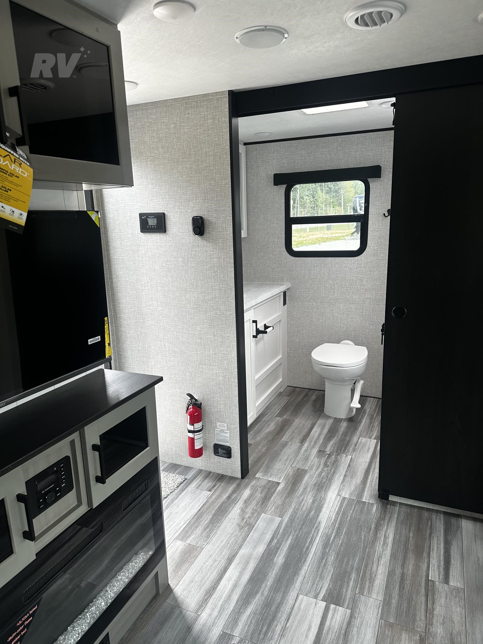 New 2025 Jayco Jay Feather 25RB Lightweight Travel Trailer 4 New 2025 Jayco Jay Feather 25RB Lightweight Travel Trailer - Image 4