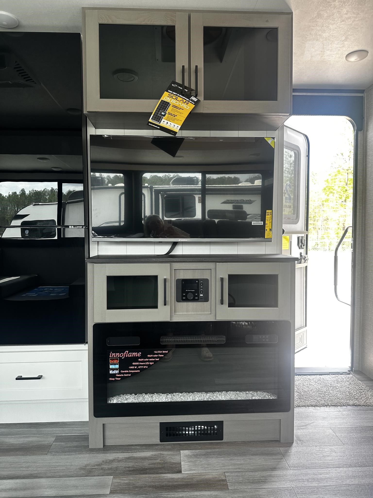 New 2025 Jayco Jay Feather 25RB Lightweight Travel Trailer 6 New 2025 Jayco Jay Feather 25RB Lightweight Travel Trailer - Image 6