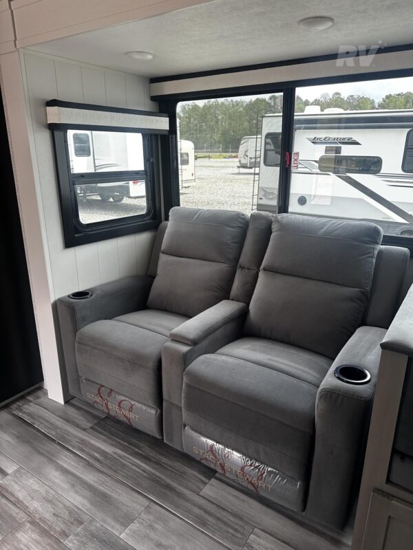 New 2025 Jayco Jay Feather 25RB Lightweight Travel Trailer 8 New 2025 Jayco Jay Feather 25RB Lightweight Travel Trailer - Image 8