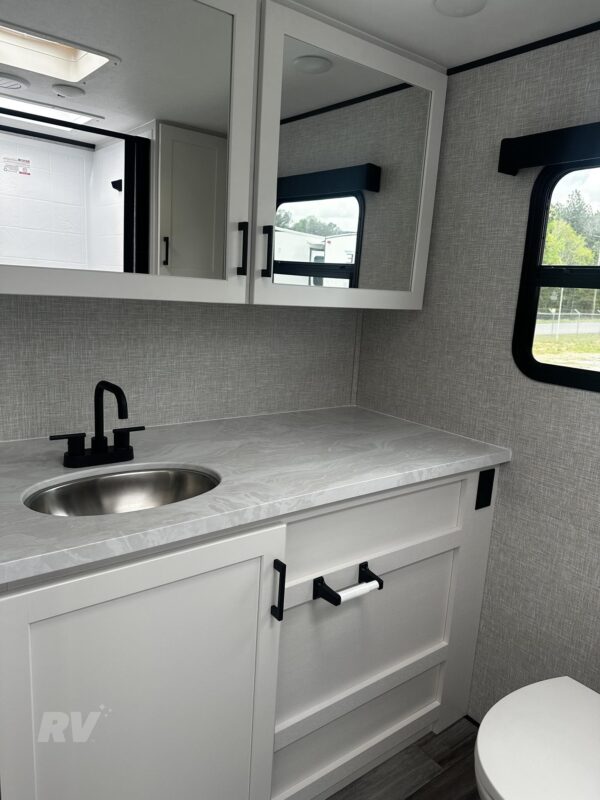 New 2025 Jayco Jay Feather 25RB Lightweight Travel Trailer 11 New 2025 Jayco Jay Feather 25RB Lightweight Travel Trailer - Image 11