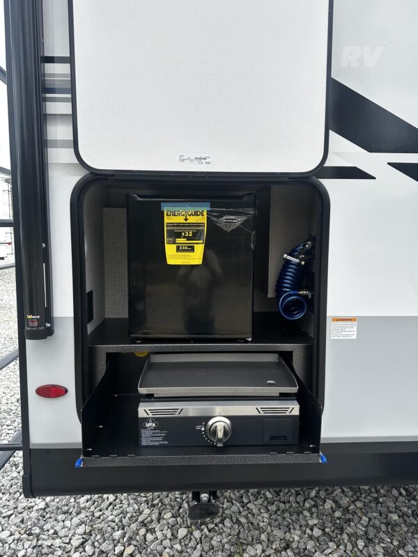 New 2025 Jayco Jay Feather 25RB Lightweight Travel Trailer 13 New 2025 Jayco Jay Feather 25RB Lightweight Travel Trailer - Image 13