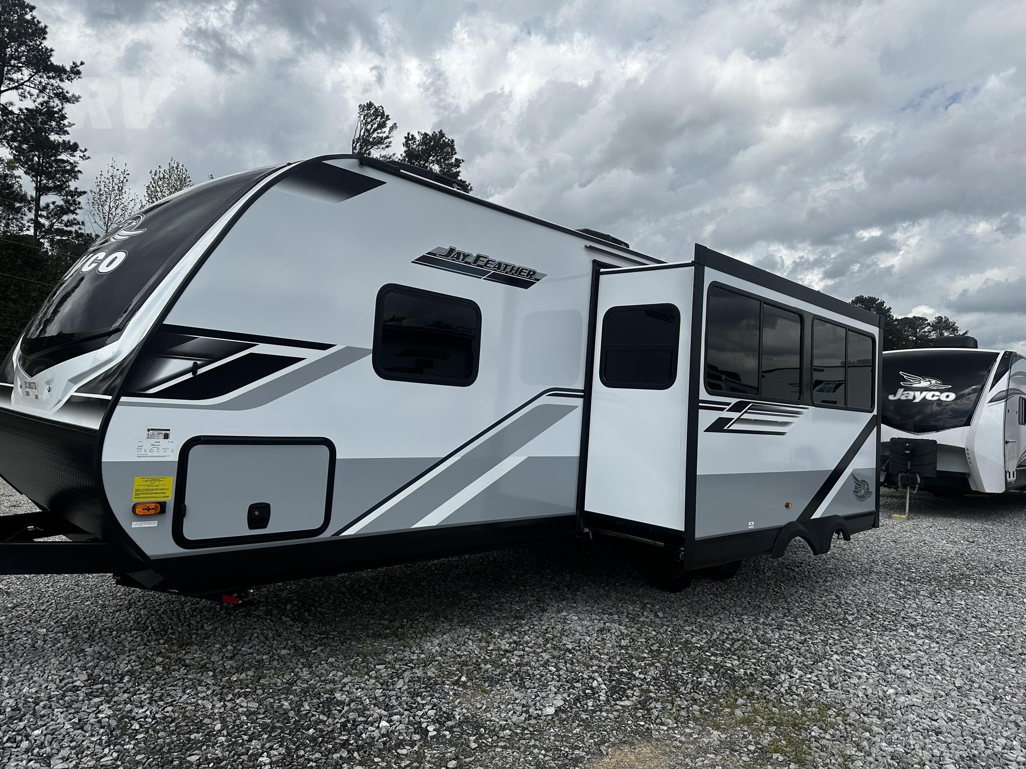 New 2025 Jayco Jay Feather 25RB Lightweight Travel Trailer 15 New 2025 Jayco Jay Feather 25RB Lightweight Travel Trailer - Image 15